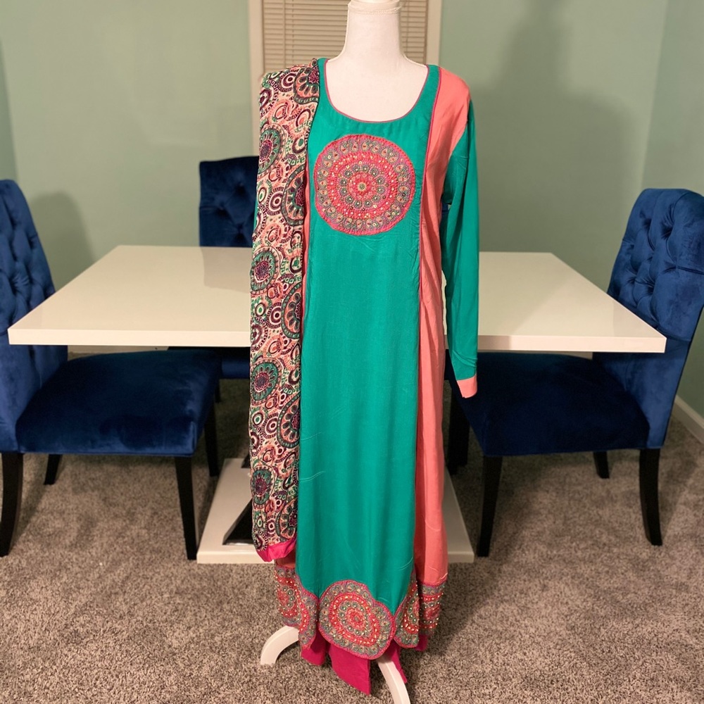 🌈SALE!!!🌈🌟NEW Pakistani suit embroidered bead